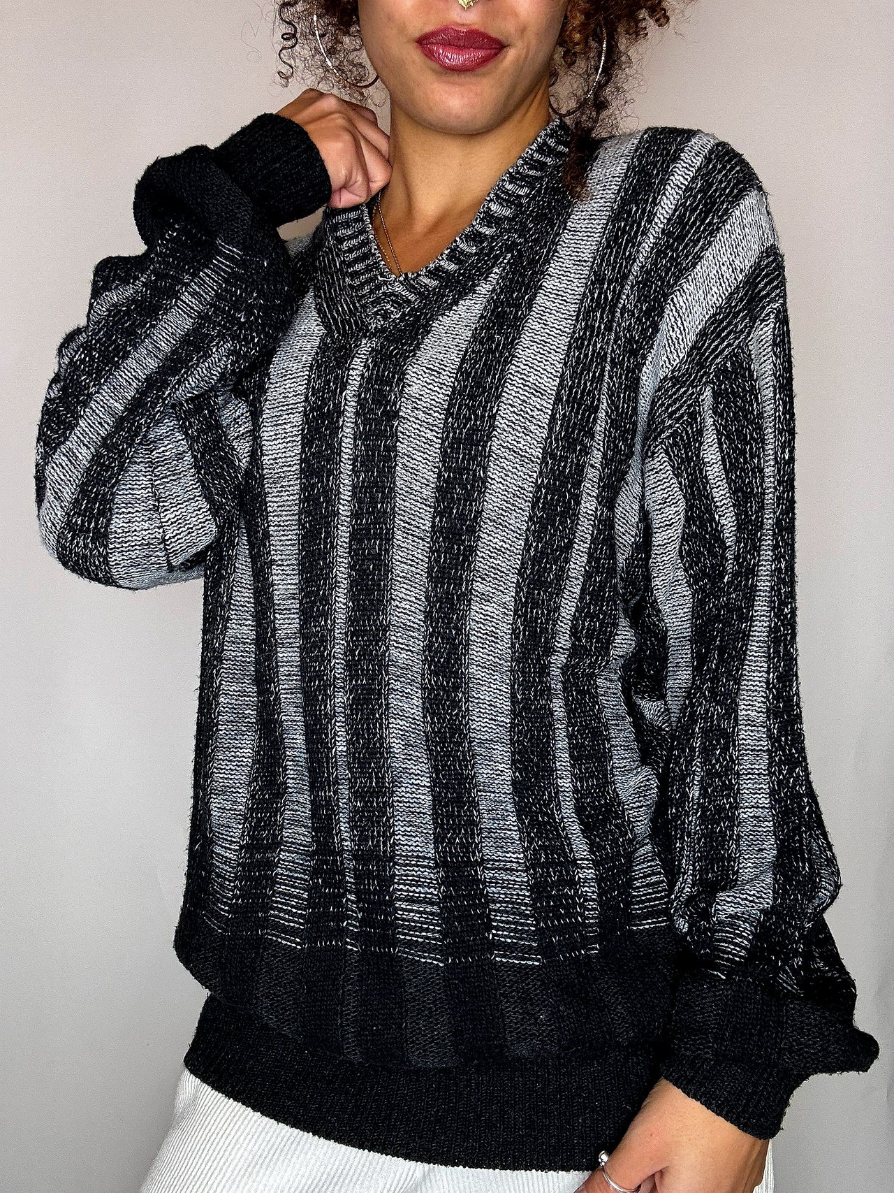 Pull dégradé noir et gris M vintage