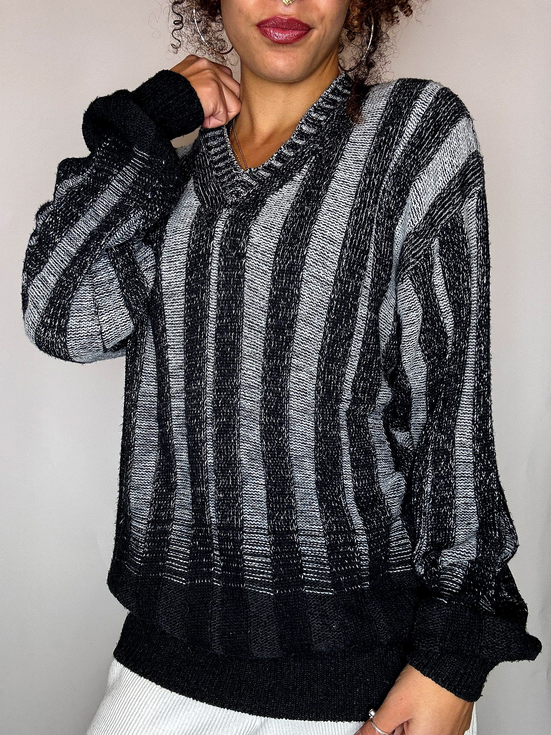 Pull dégradé noir et gris M vintage