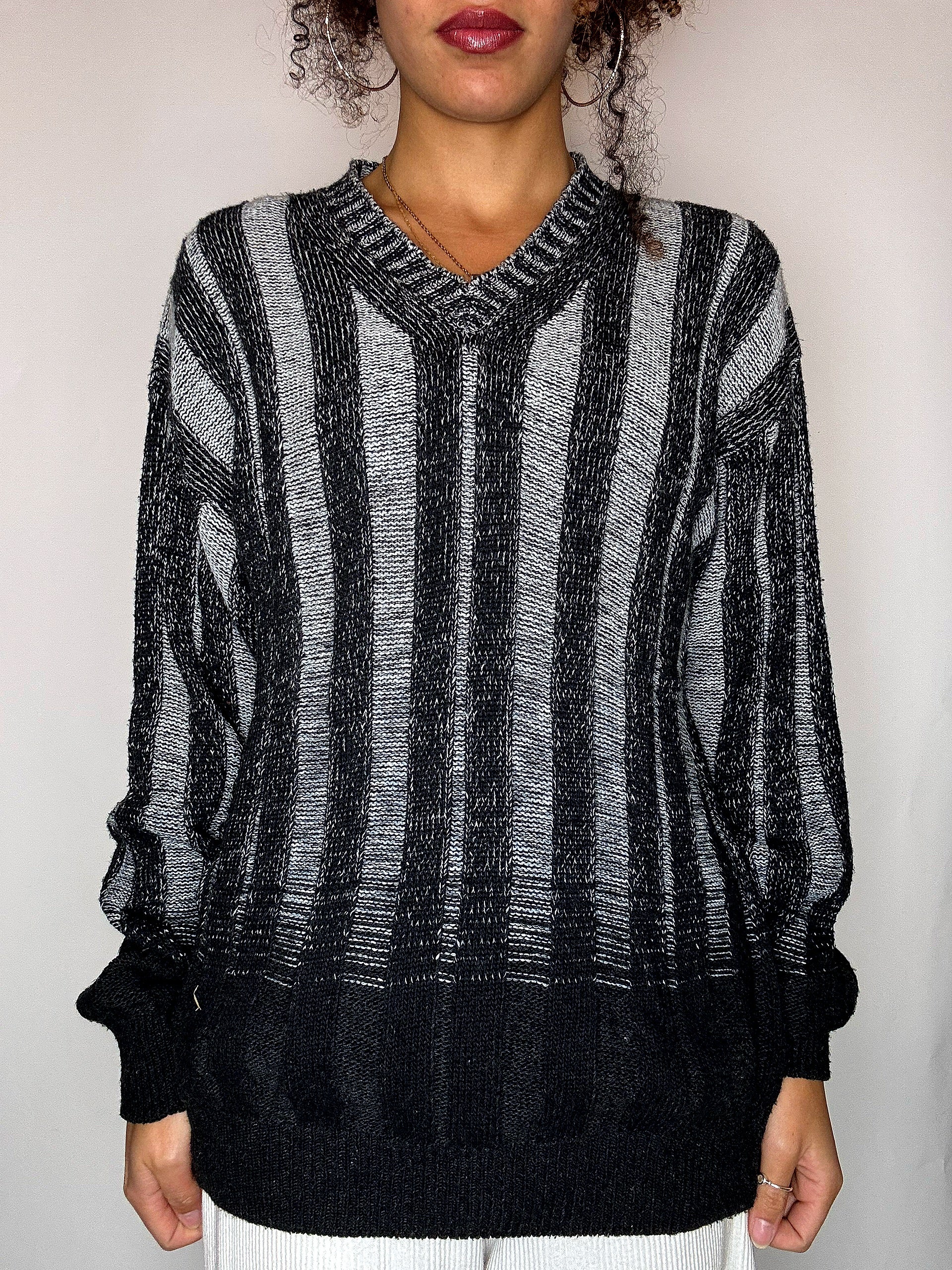 Pull dégradé noir et gris M vintage