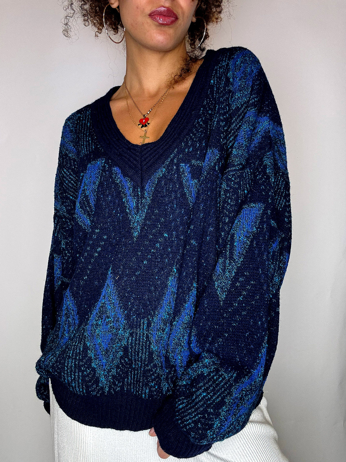 Pull col V bleu avec graphisme M/L vintage