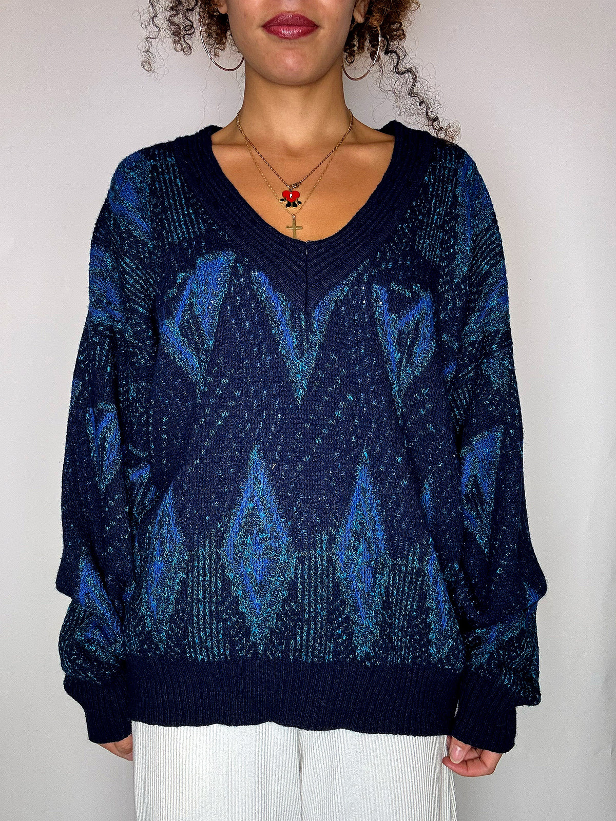 Pull col V bleu avec graphisme M/L vintage