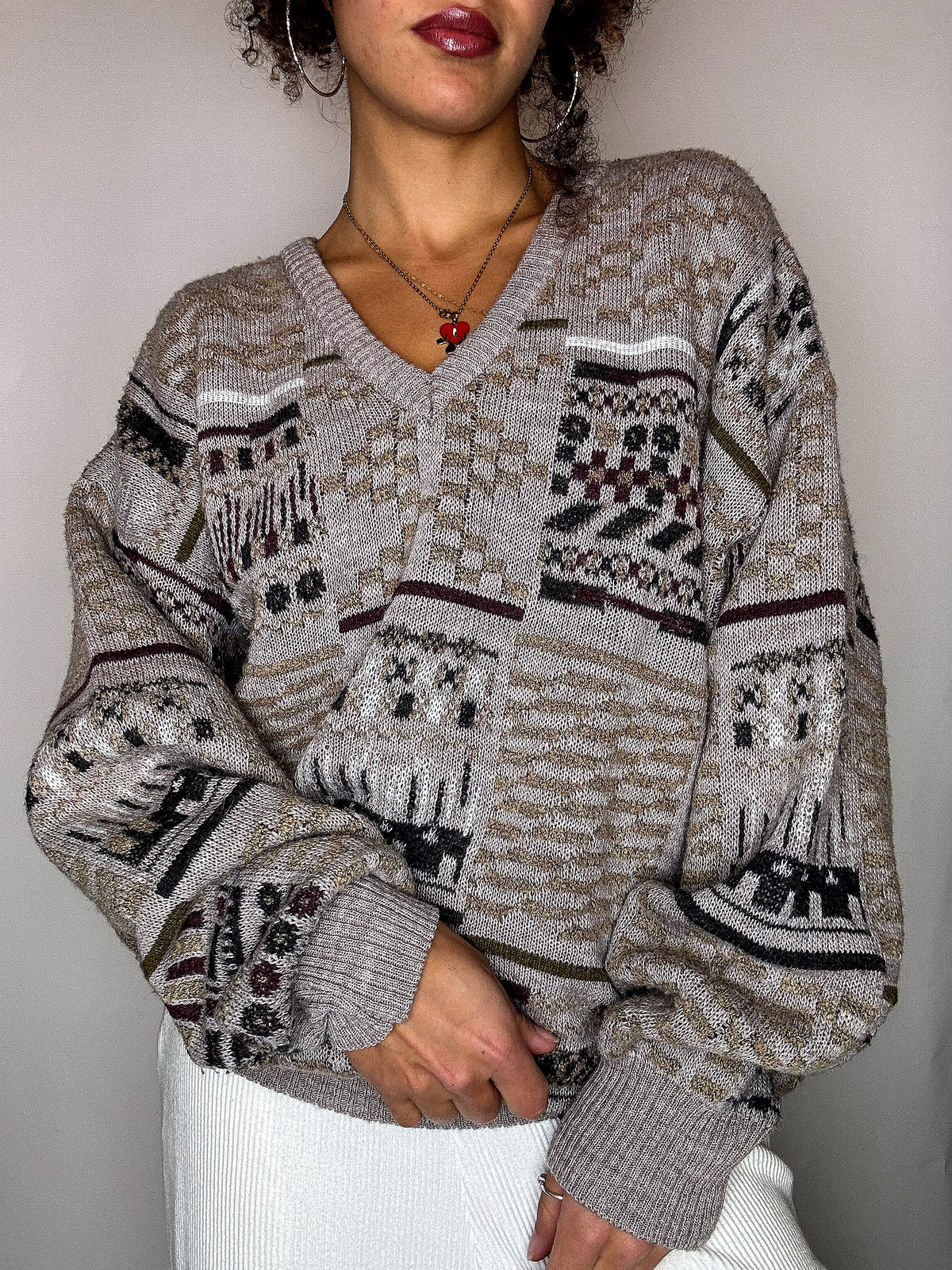 Pull col V graphique M vintage