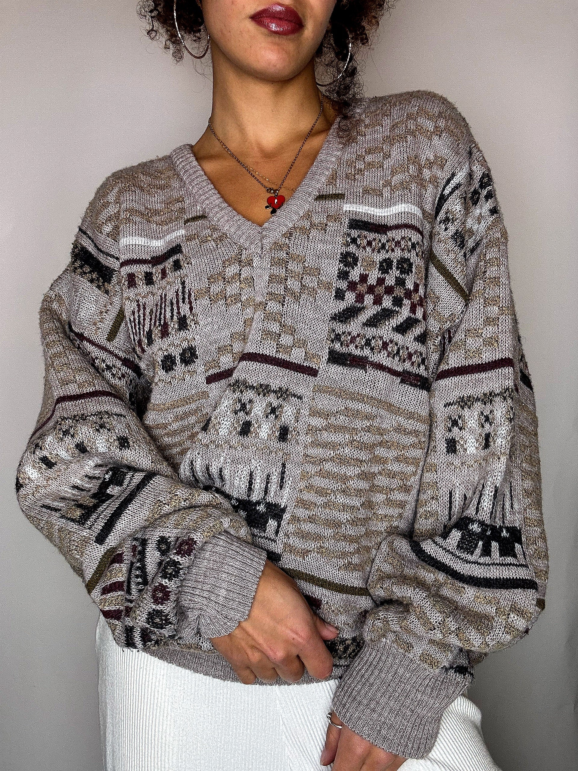 Pull col V graphique M vintage