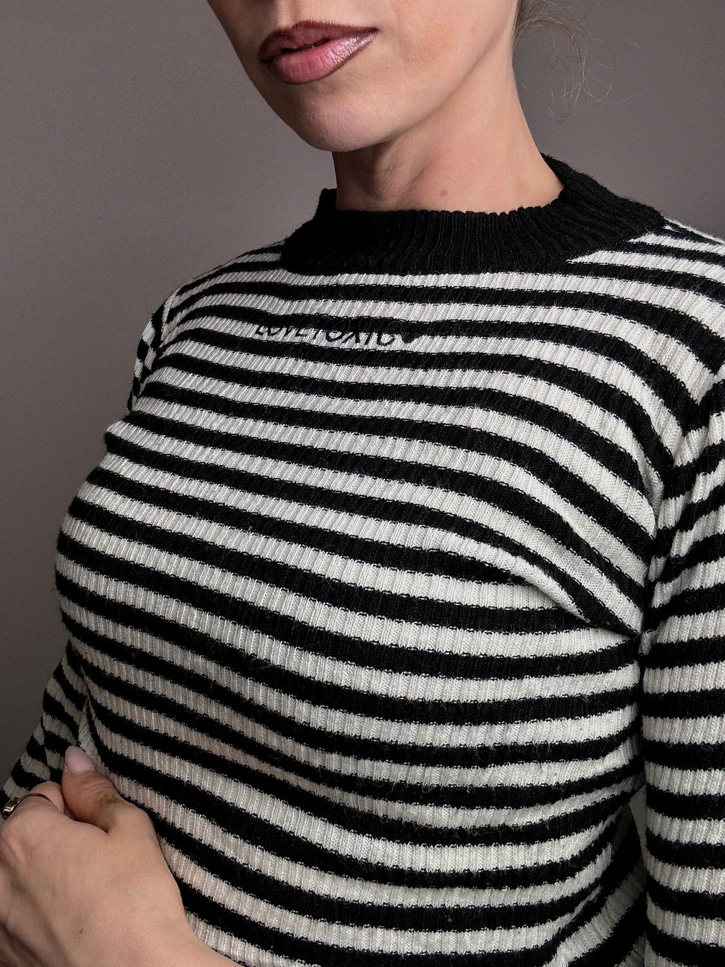 LOVETOXIC M Vintage schwarz-weiß gerippter Pullover