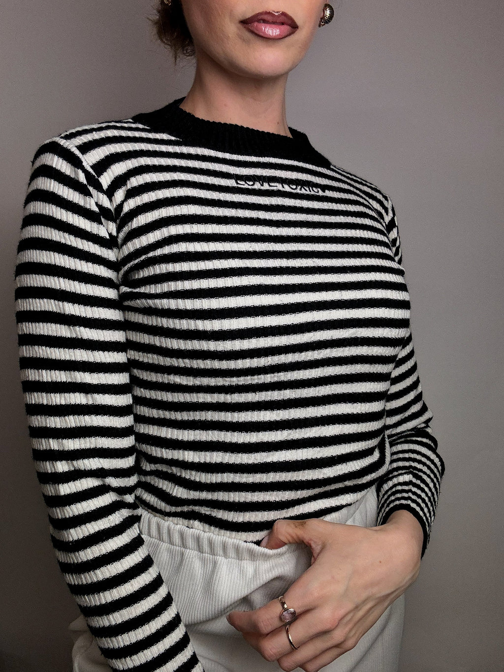 LOVETOXIC M Vintage schwarz-weiß gerippter Pullover