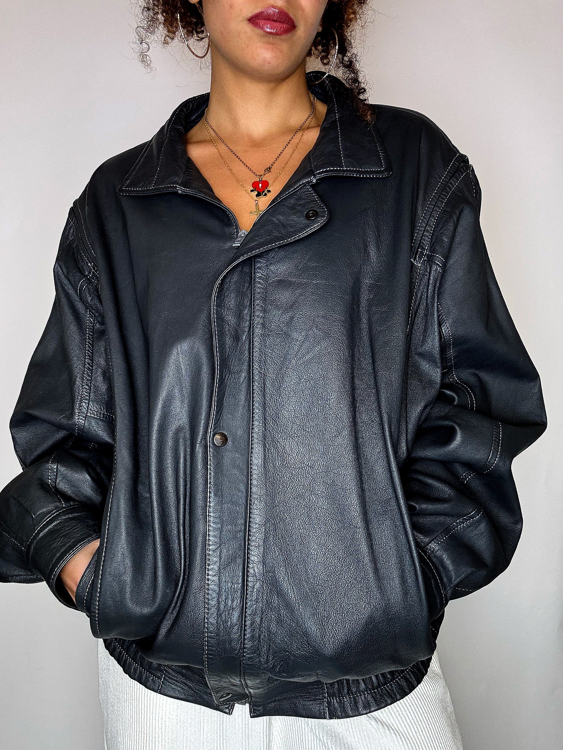 Blouson en cuir gris foncé avec surpiqures M/L vintage