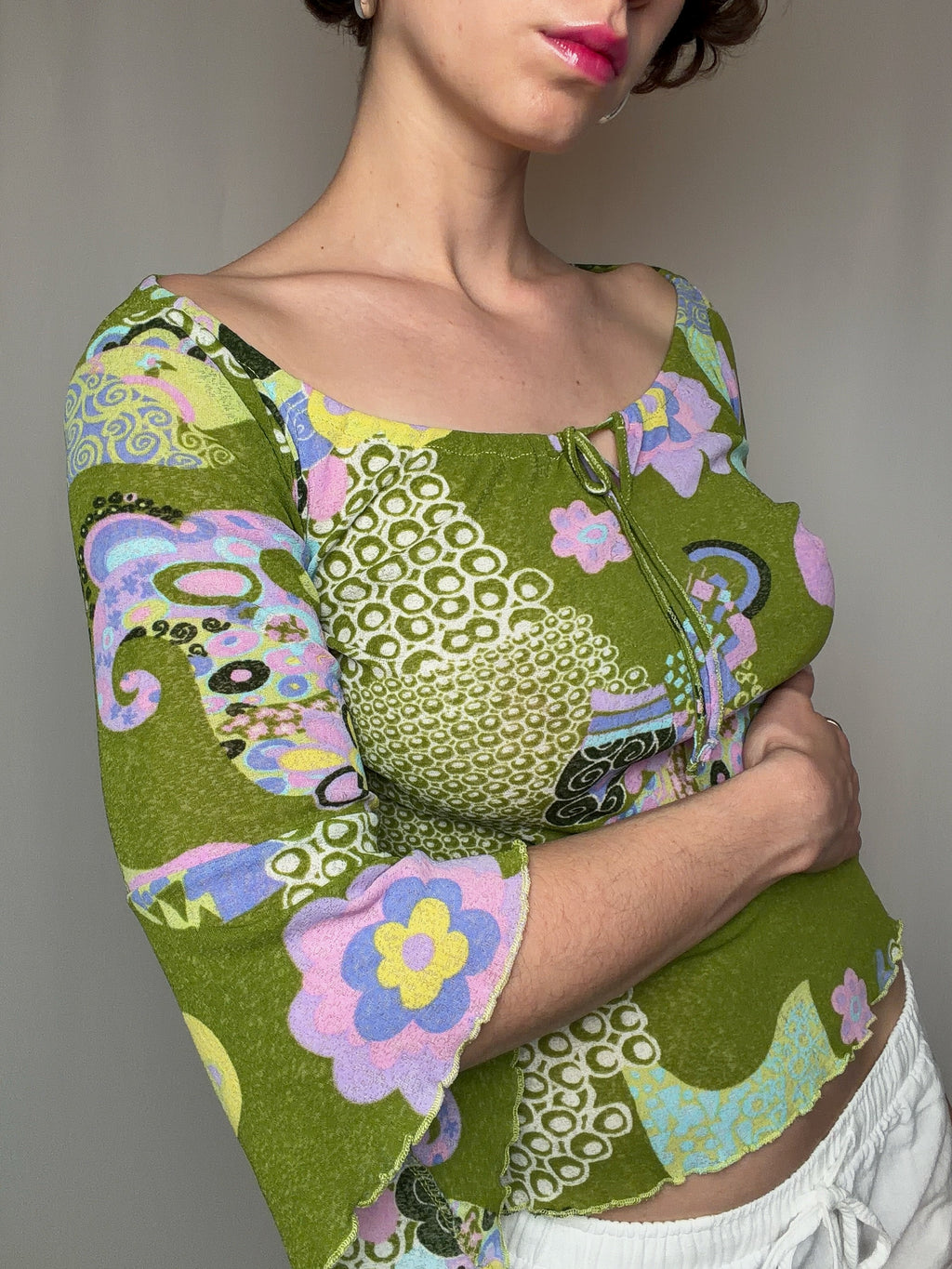 Grünes Mesh-Oberteil mit Vintage-S-Muster