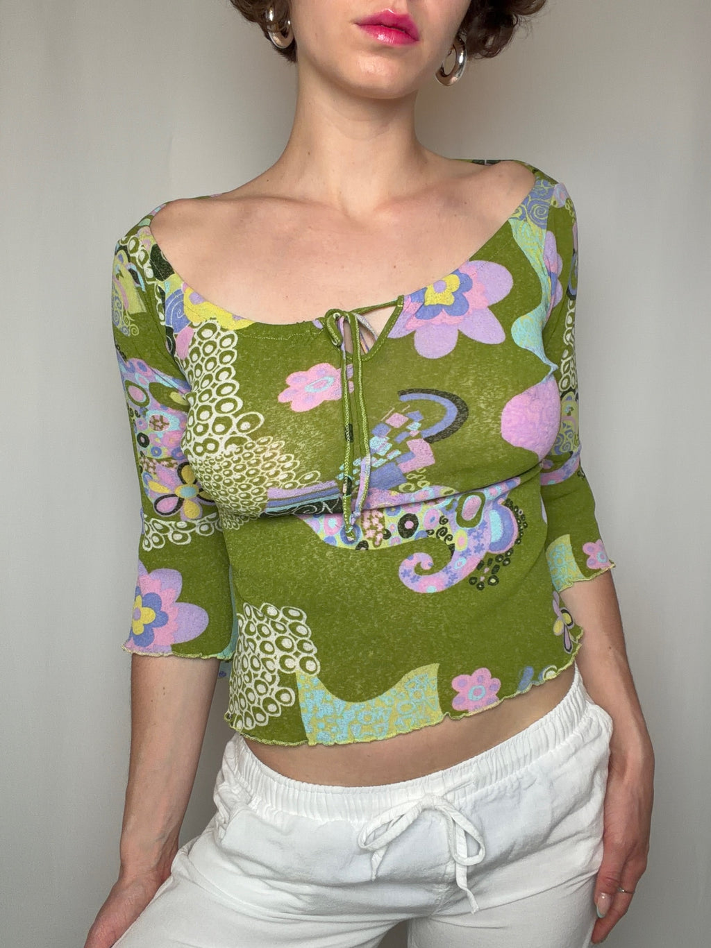 Grünes Mesh-Oberteil mit Vintage-S-Muster