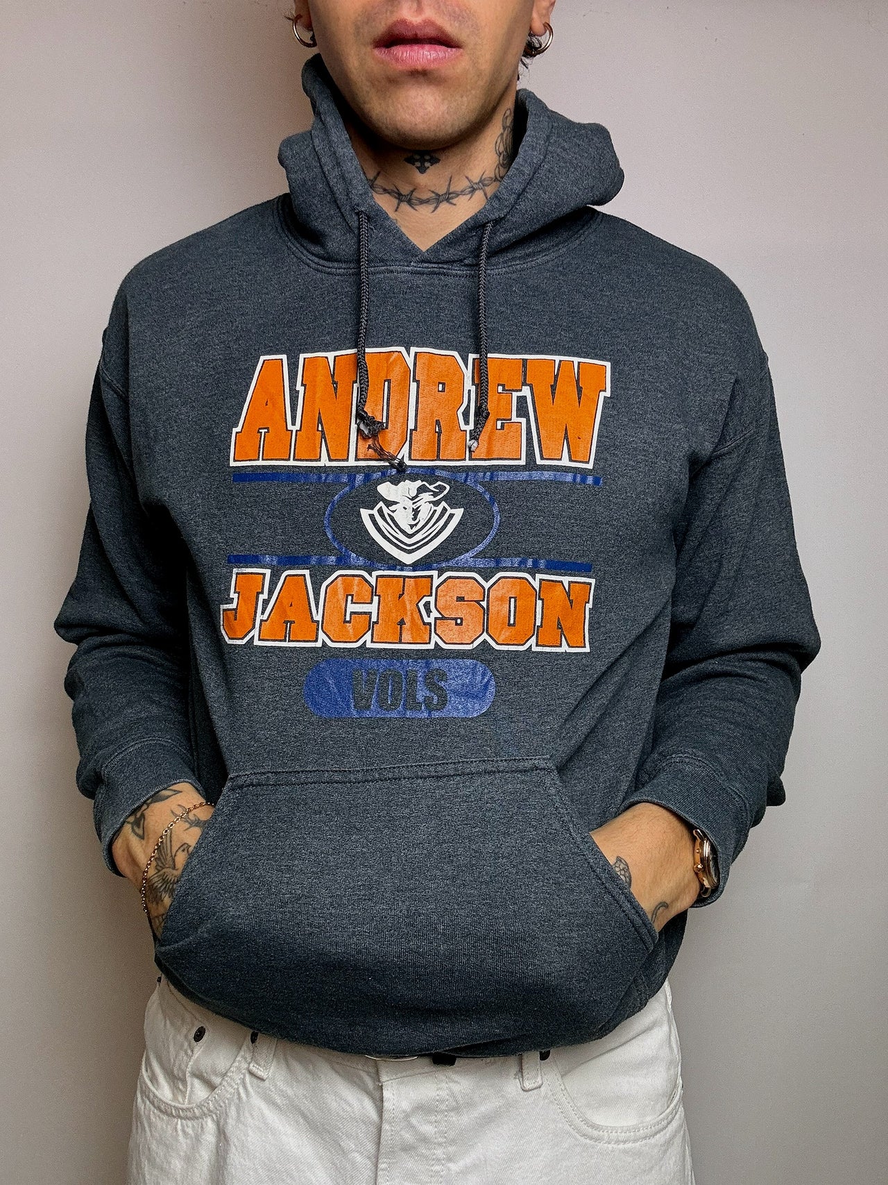 GILDAN x ANDREW JACKSON M Vintage-Kapuzenpullover in Grau