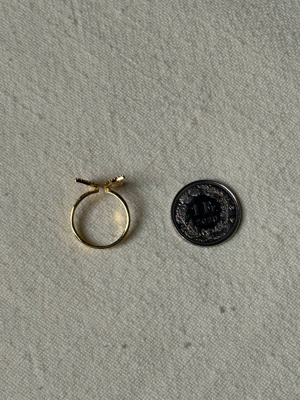Bague dorée papillon avec petites pierres vintage