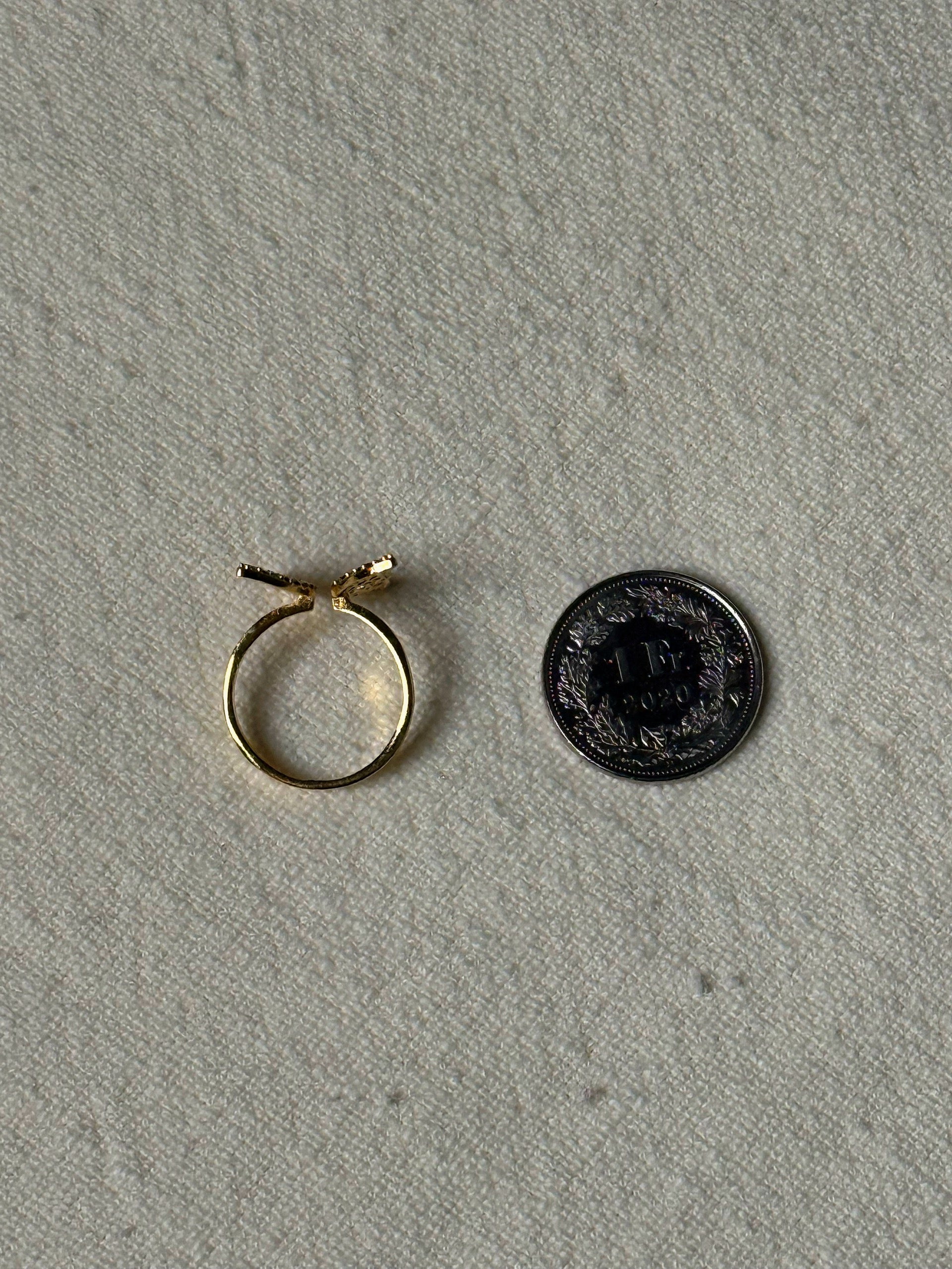 Bague dorée papillon avec petites pierres vintage