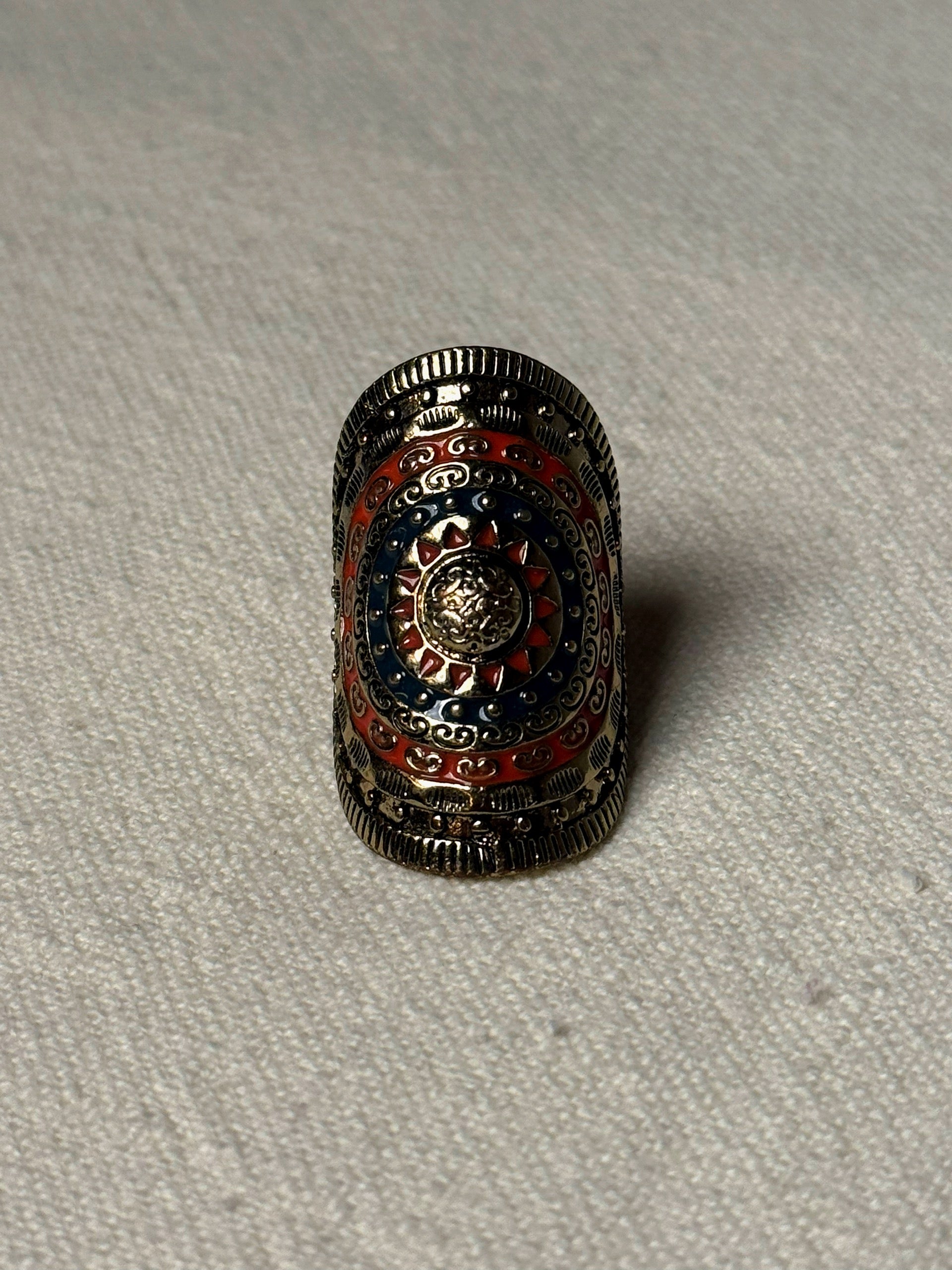 Bague oversized dorée gravée vintage