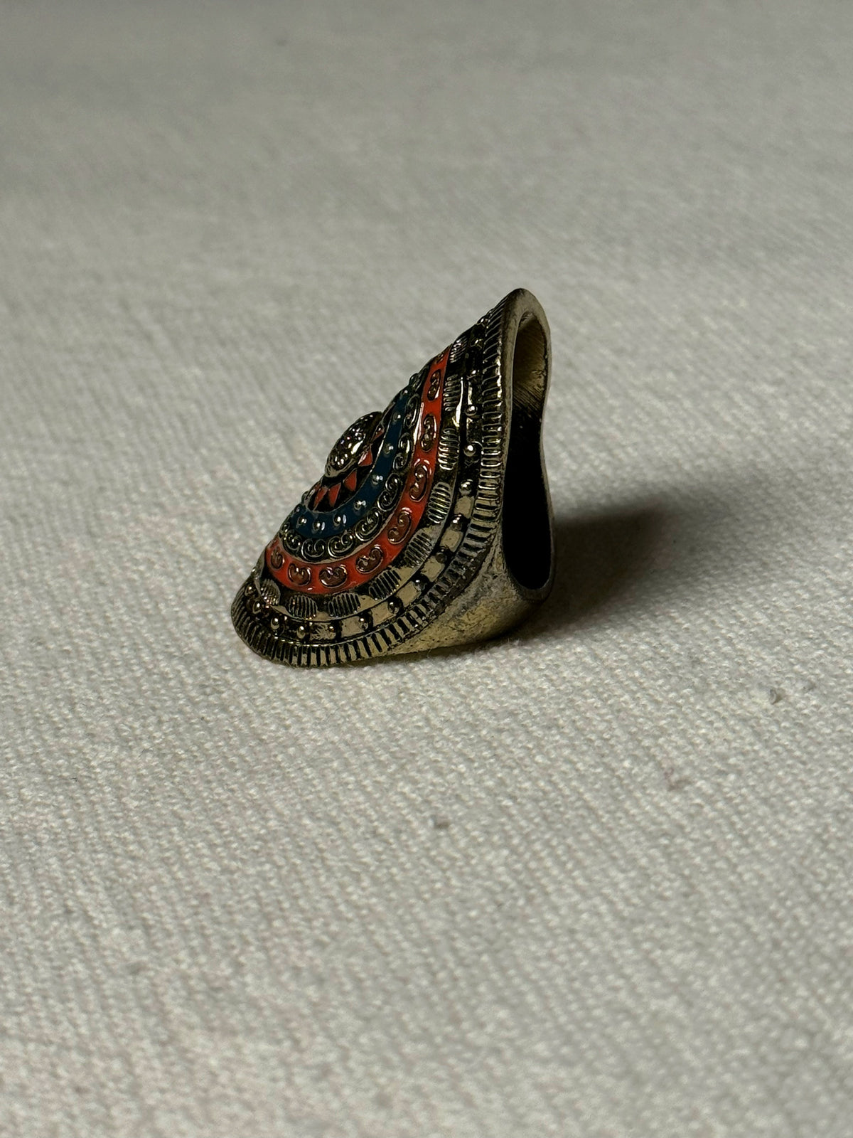 Bague oversized dorée gravée vintage