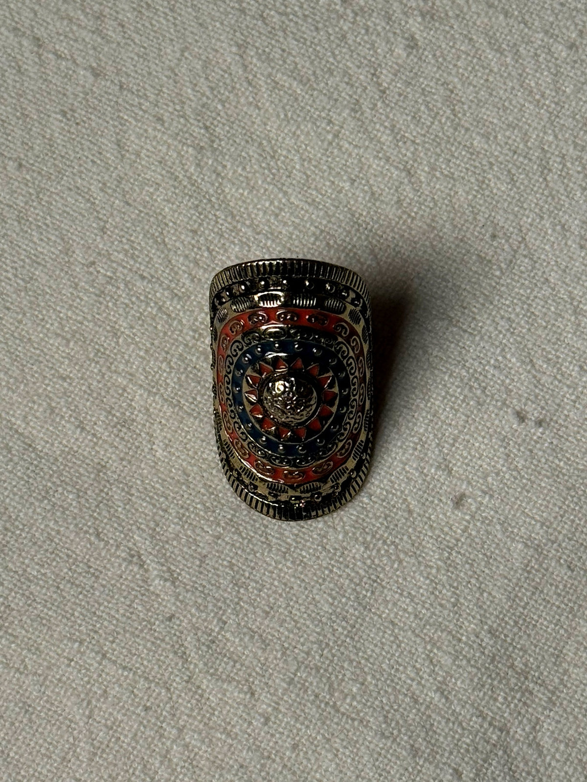 Bague oversized dorée gravée vintage