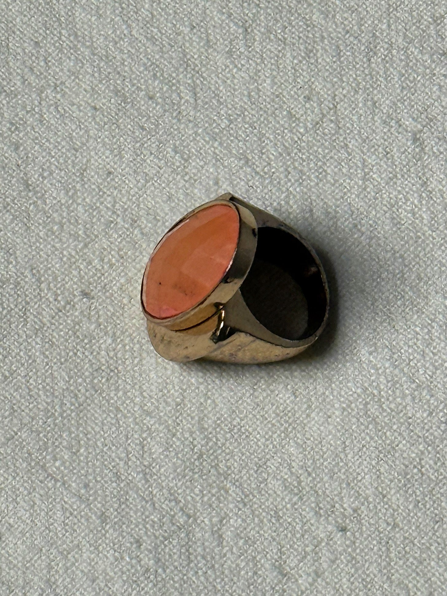 Bague oversized dorée pierre nude vintage