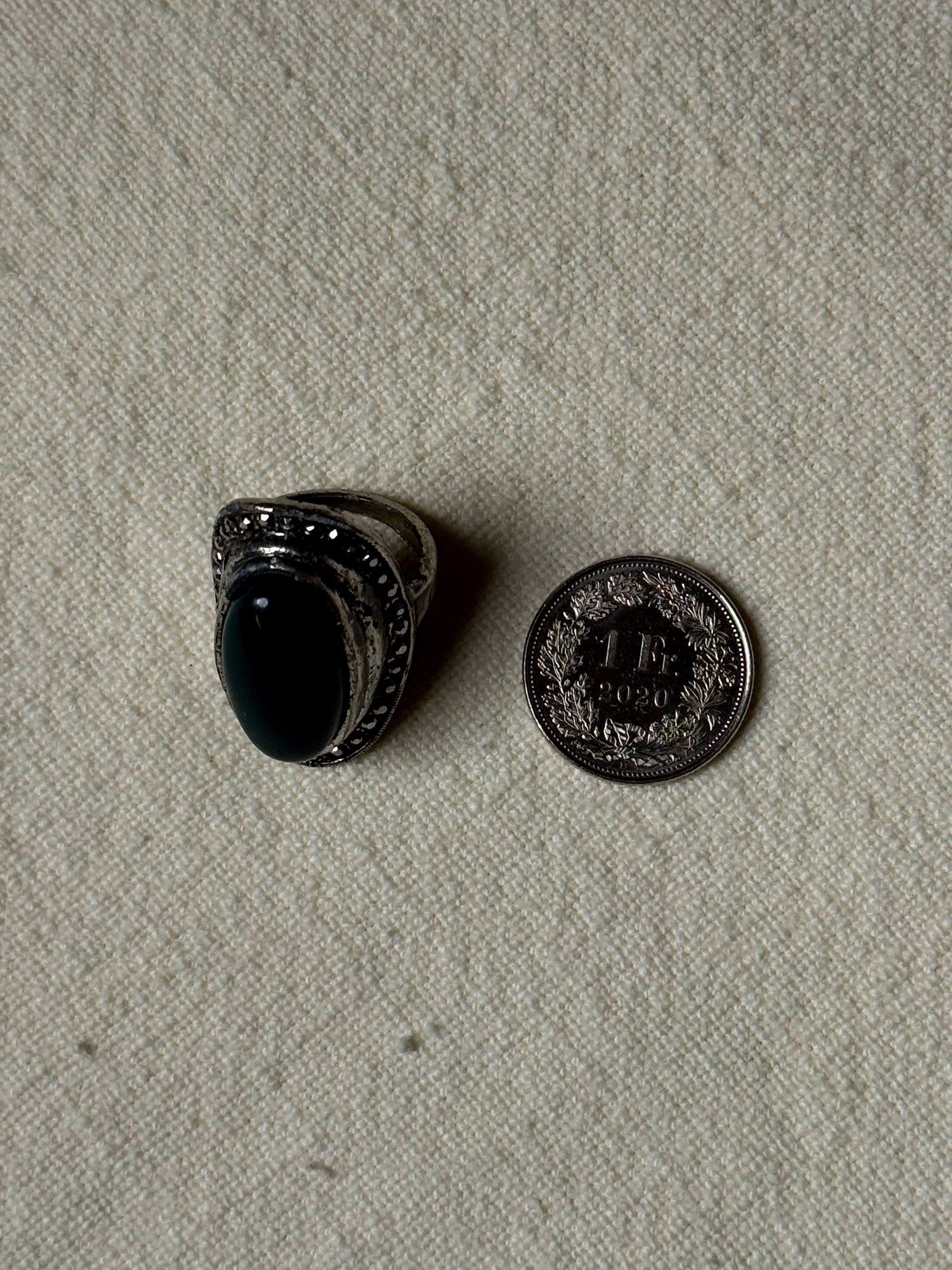 Bague argentée oversized pierre verte vintage
