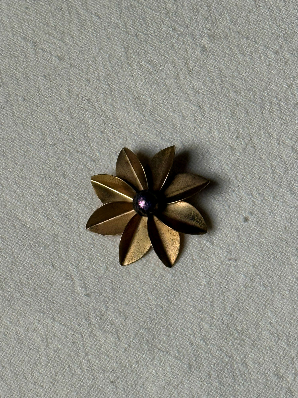 Vintage sun brooch with stone