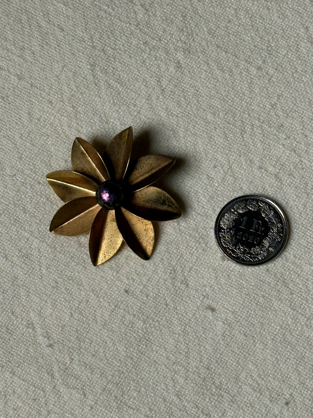 Vintage sun brooch with stone