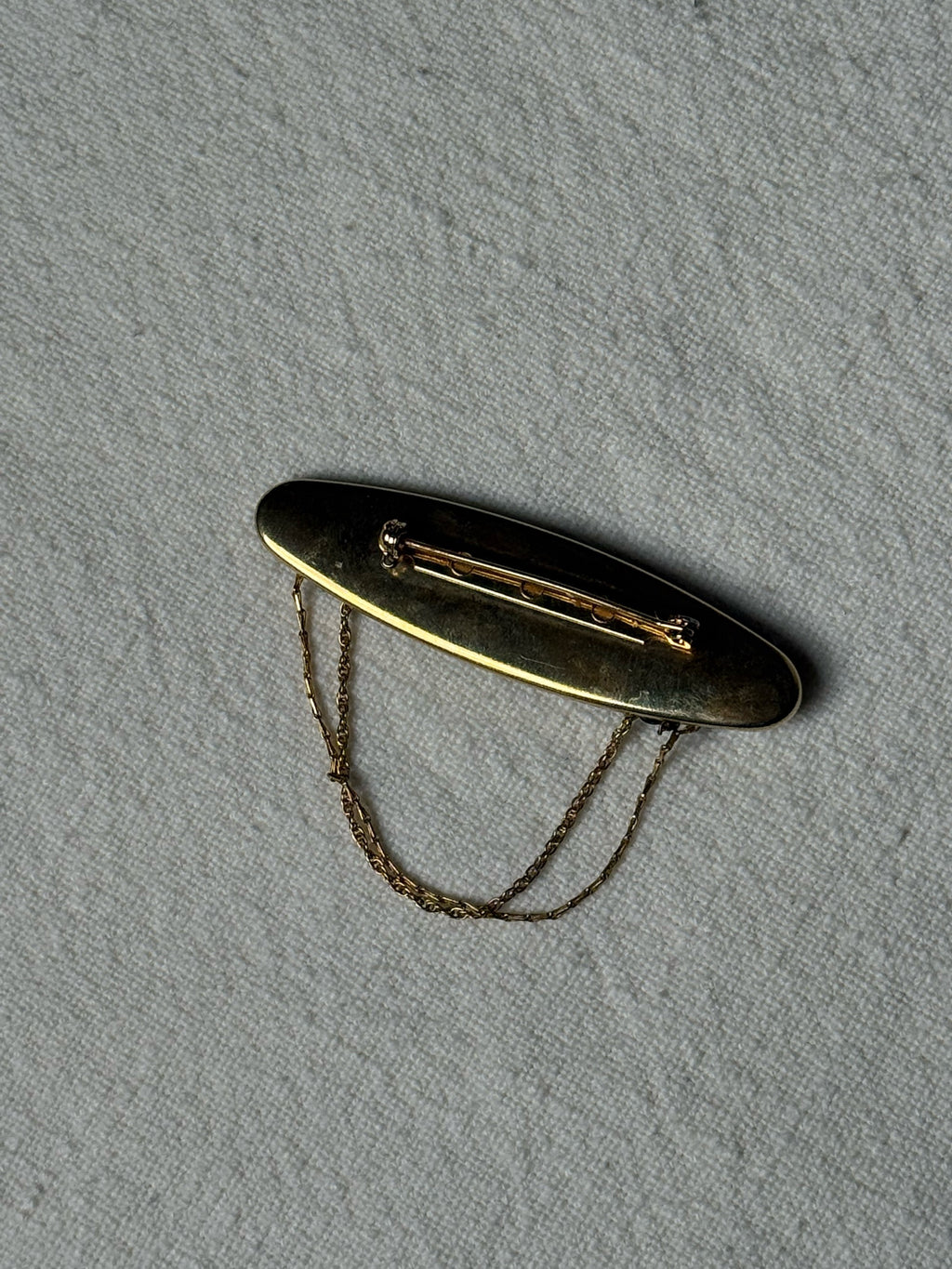 Vintage Brosche mit Steinen und Ketten