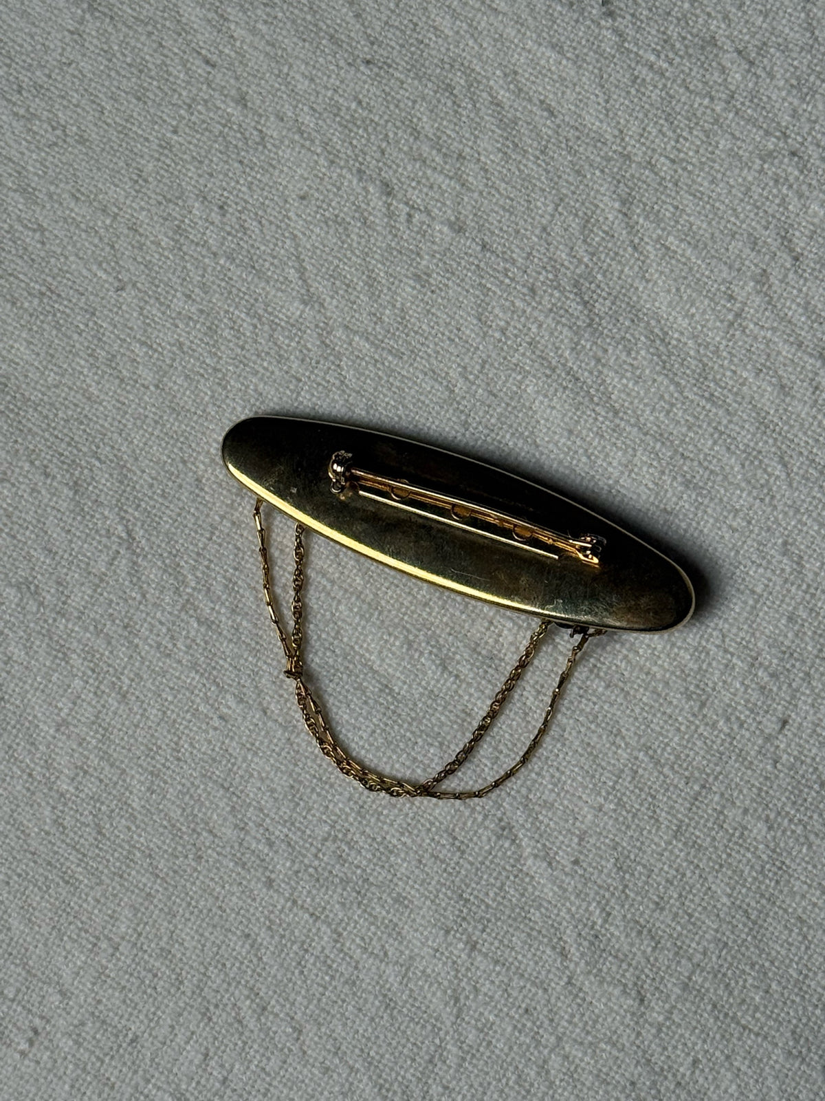 Vintage Brosche mit Steinen und Ketten