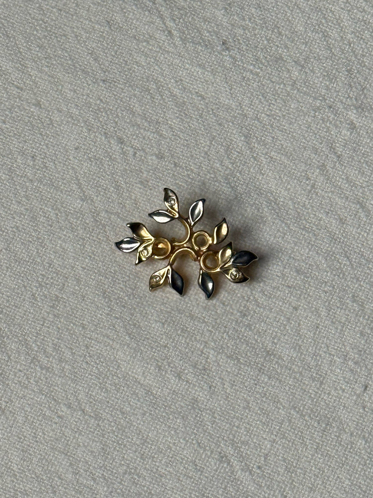 Vintage gold-plated brooch with silver details