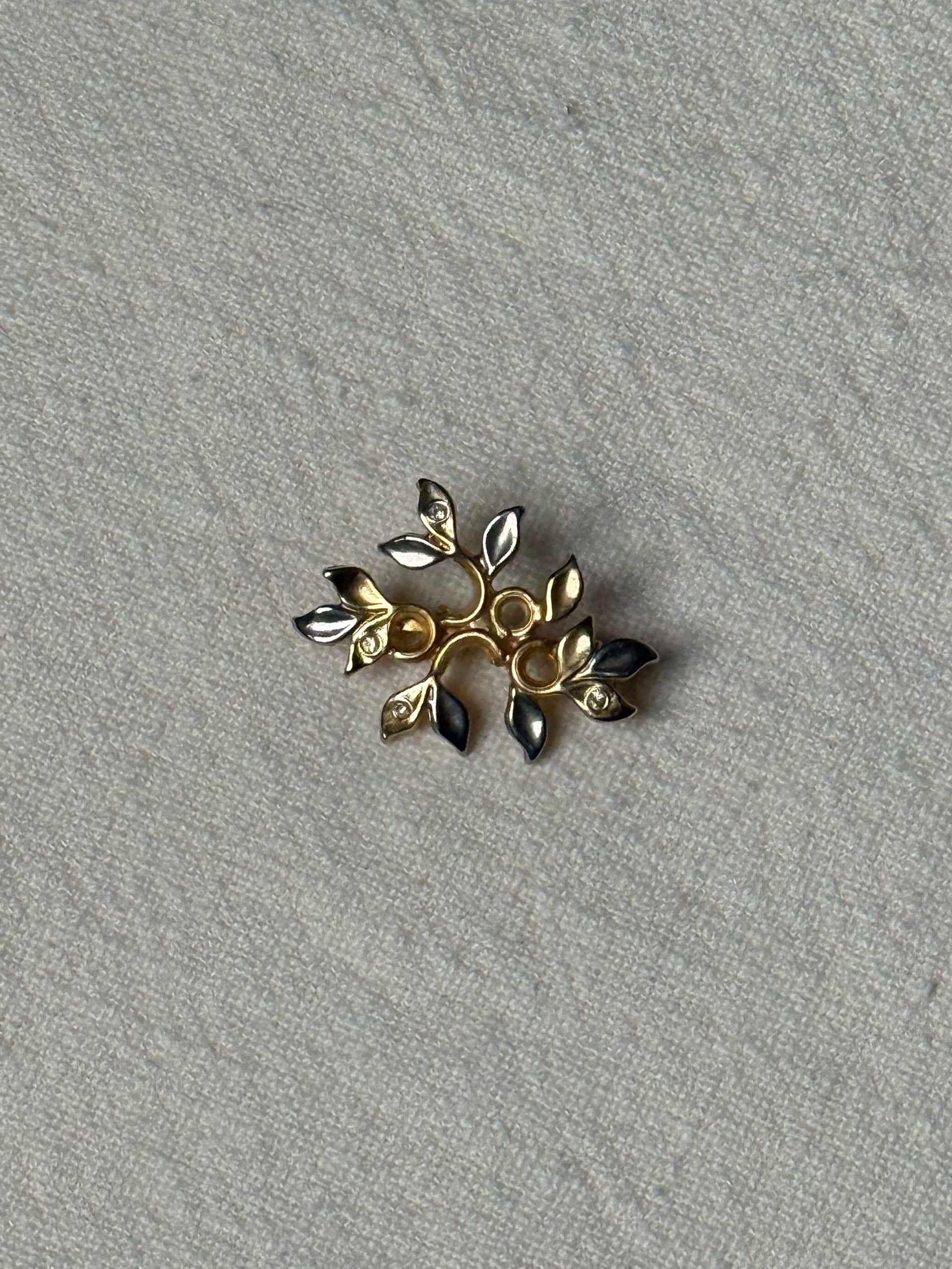 Vintage gold-plated brooch with silver details