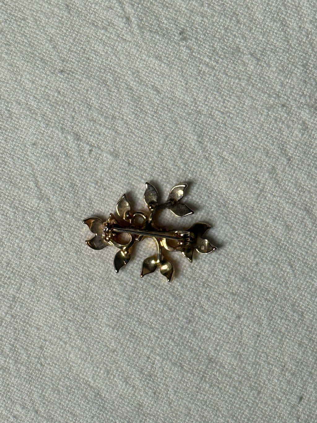 Vintage gold-plated brooch with silver details