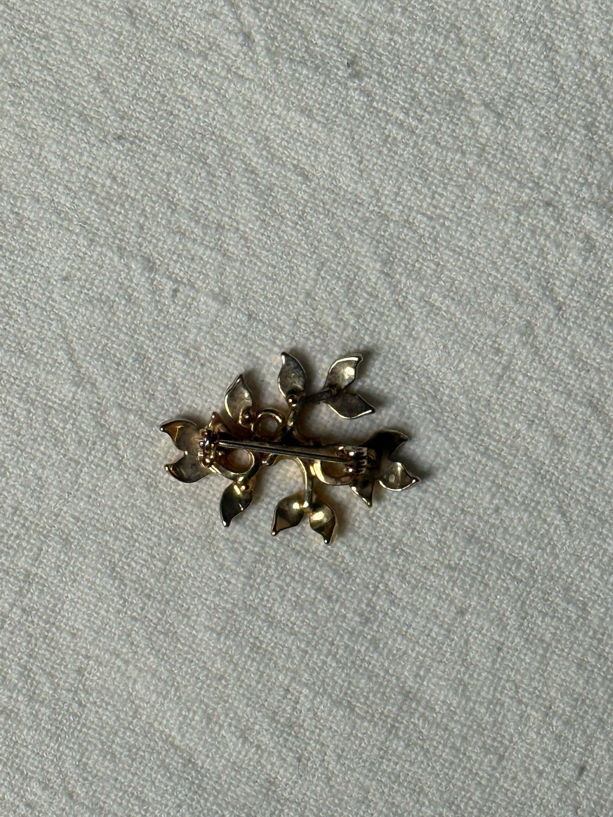 Vintage gold-plated brooch with silver details