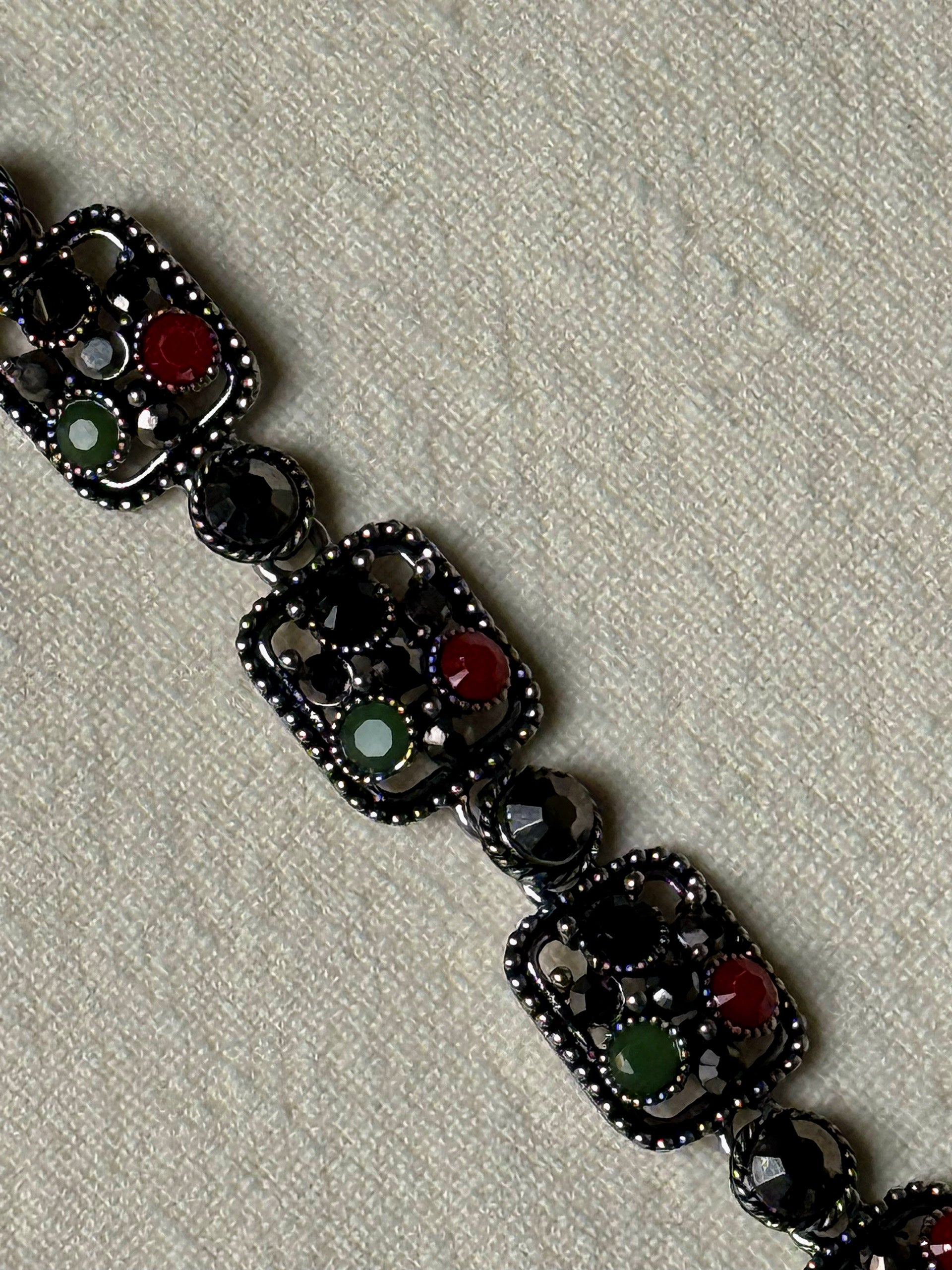 Bracelet argenté avec pierres vintage