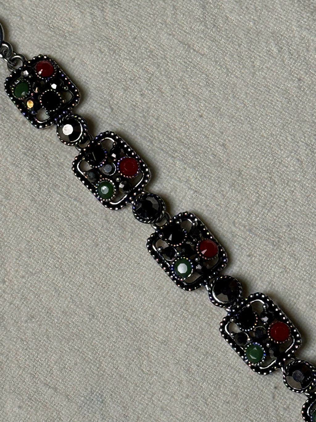 Bracelet argenté avec pierres vintage