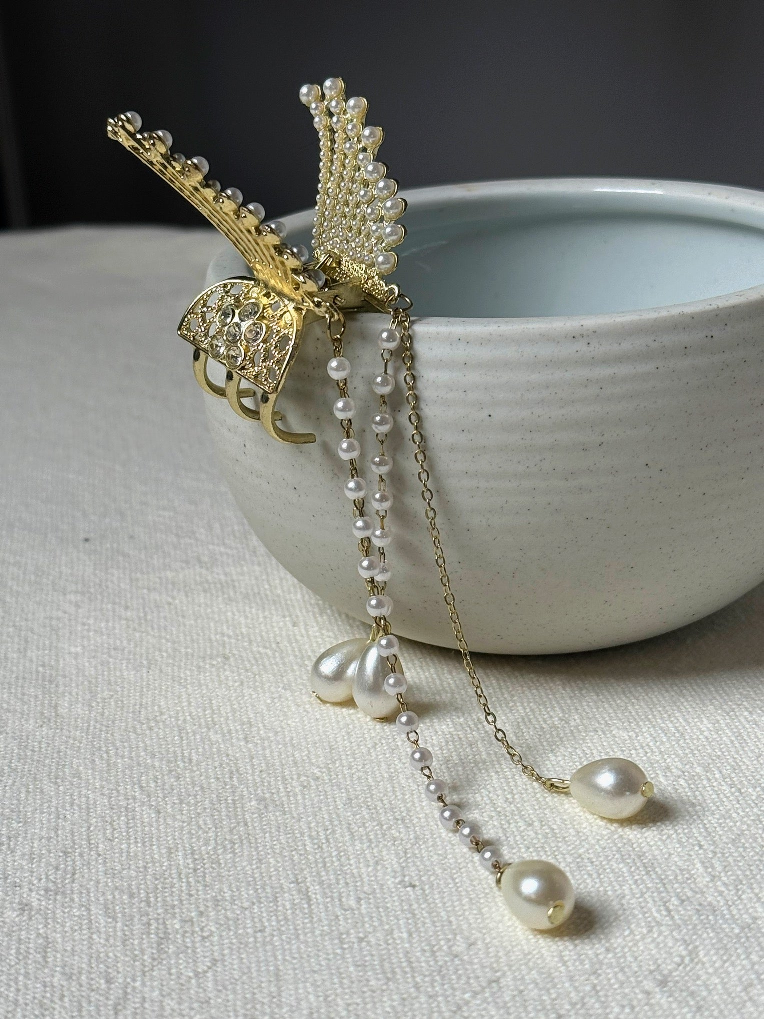 Pince a cheveux dorée avec perles vintage