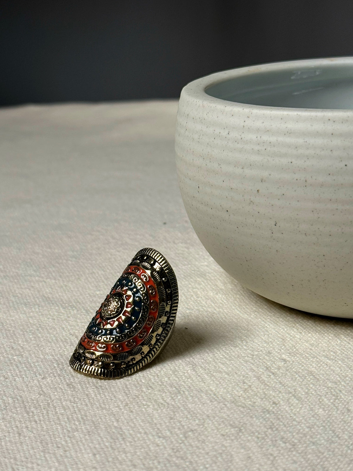 Bague oversized dorée gravée vintage