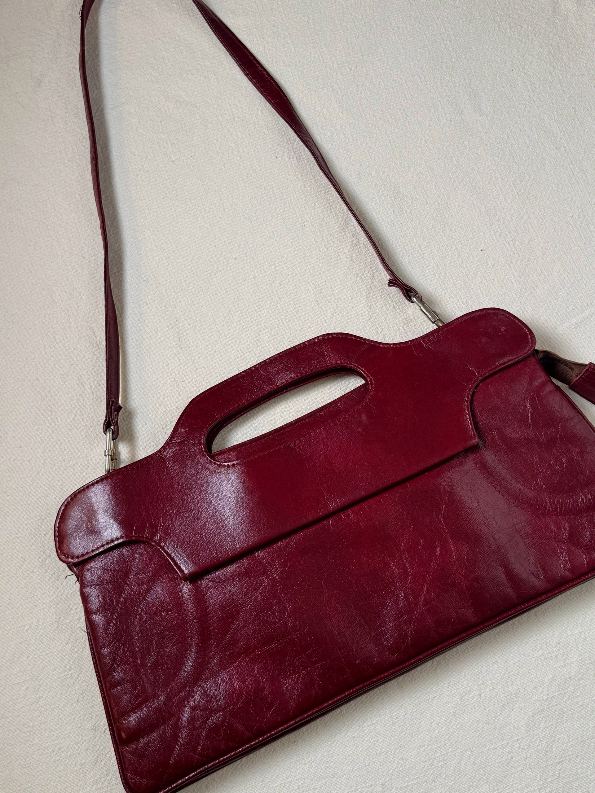 Sac moyen en cuir bordeaux avec poignées vintage