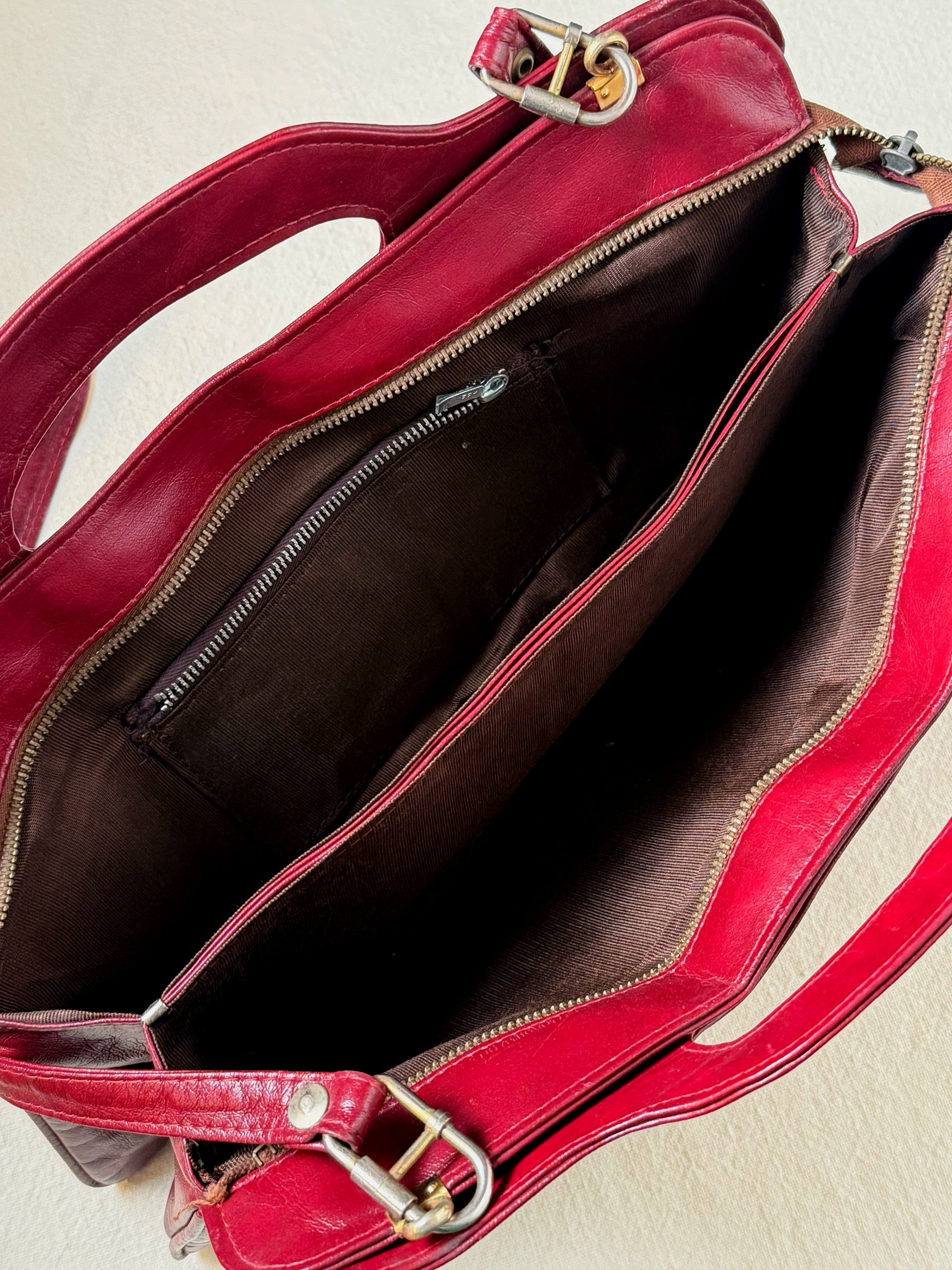 Sac moyen en cuir bordeaux avec poignées vintage