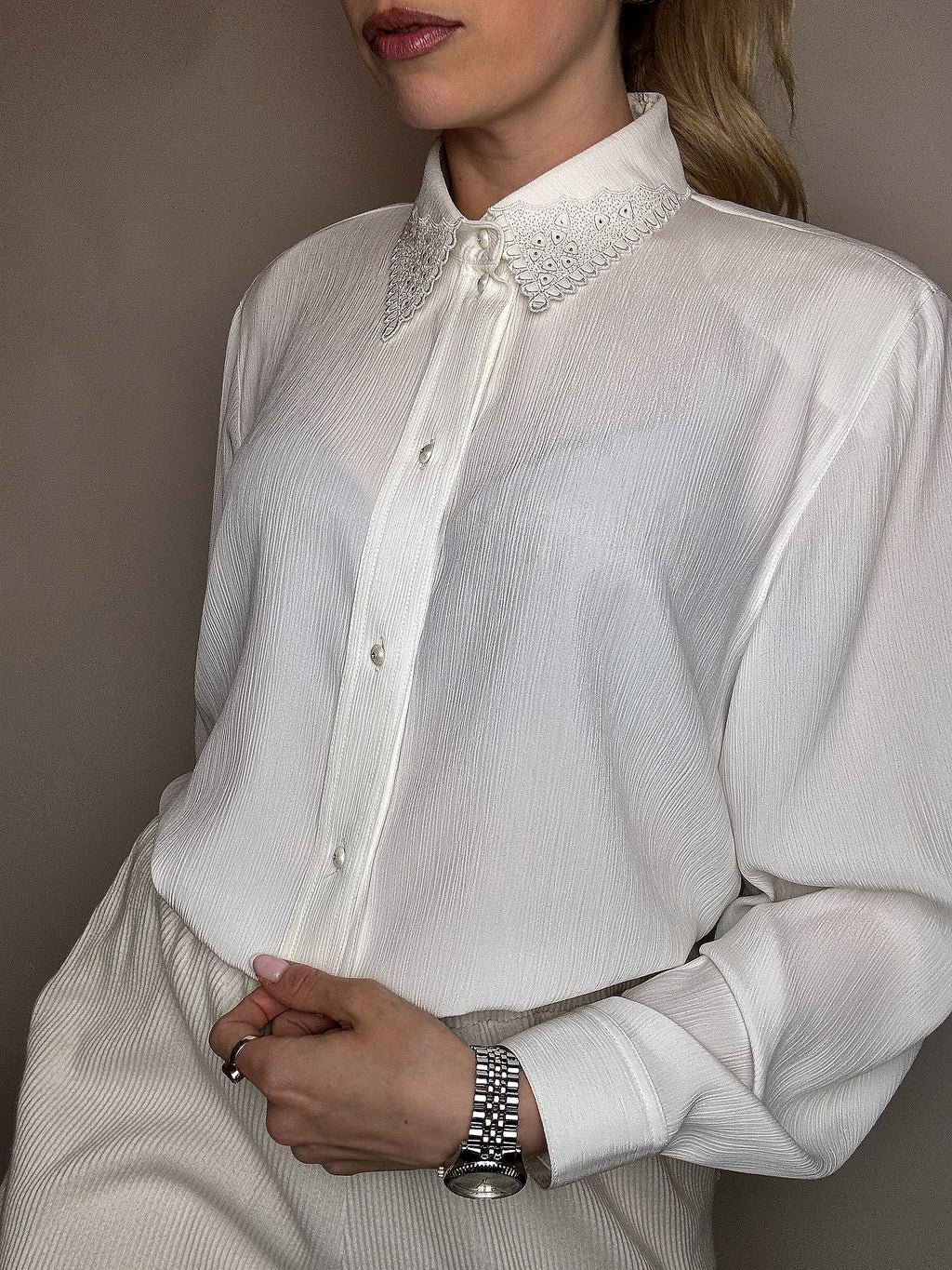 White L vintage detailed shirt