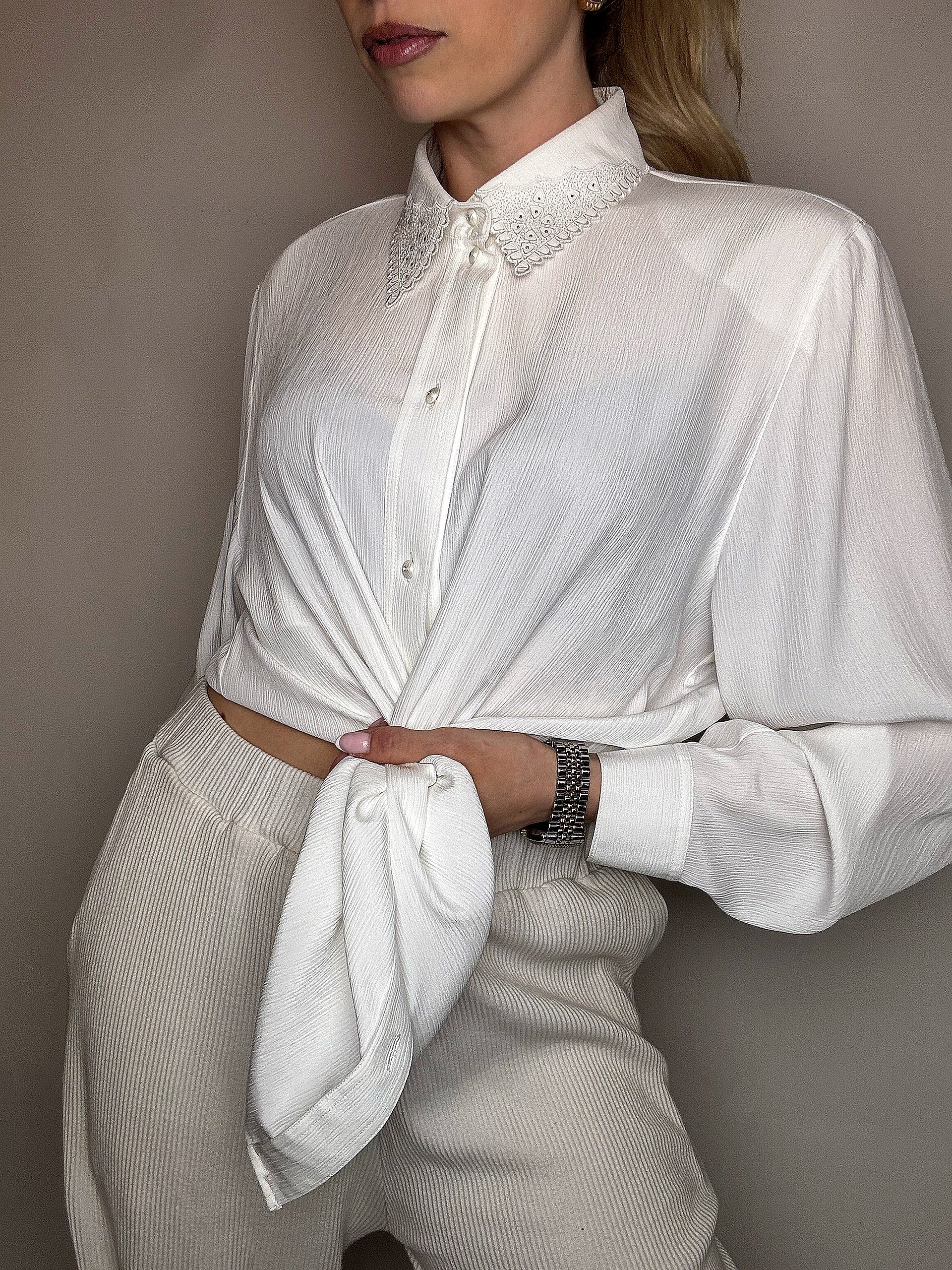 White L vintage detailed shirt