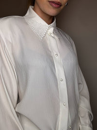 White L vintage detailed shirt