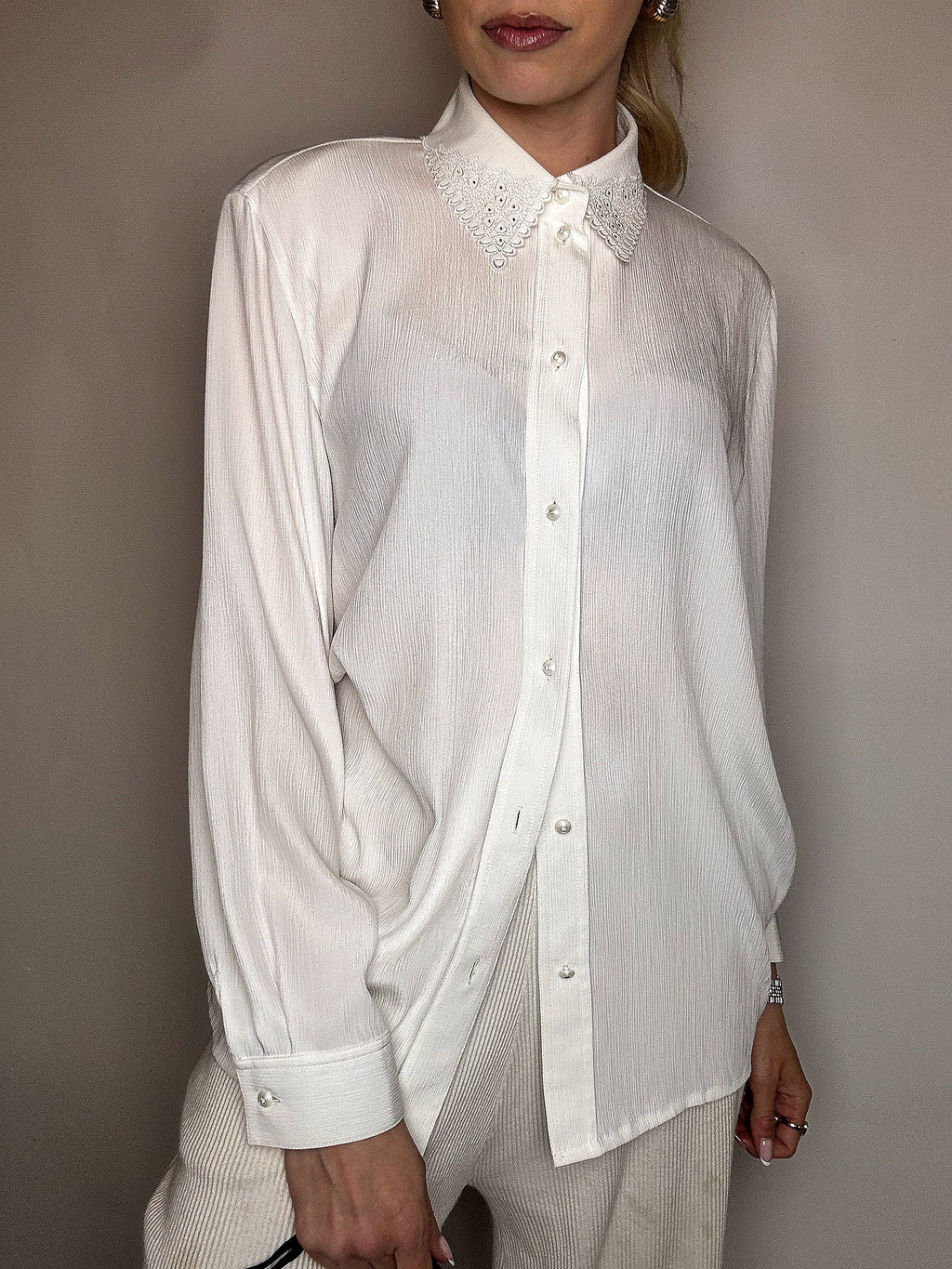 White L vintage detailed shirt
