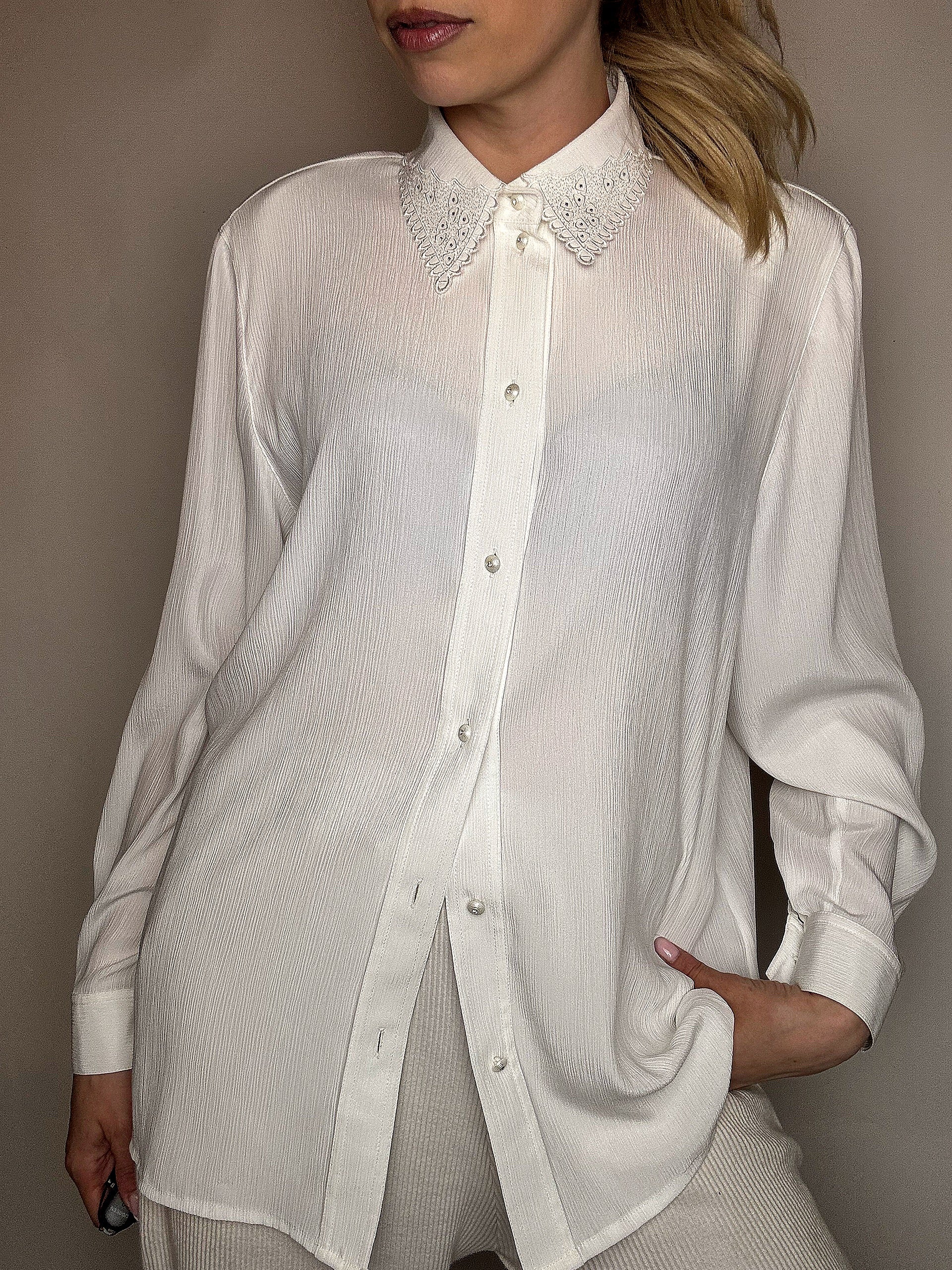 White L vintage detailed shirt
