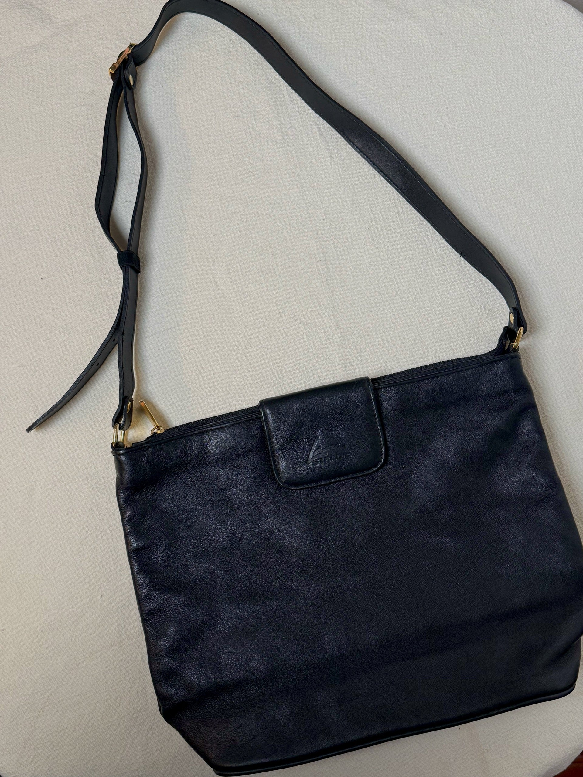 Sac moyen en cuir noir vintage