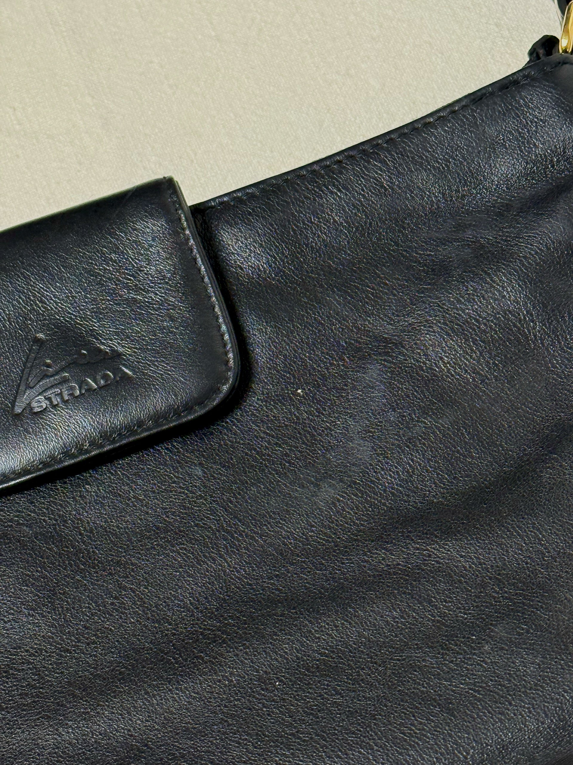 Sac moyen en cuir noir vintage