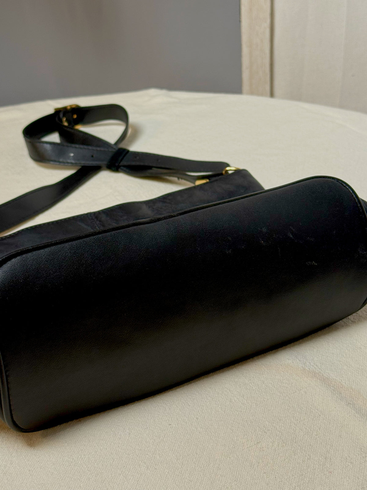 Sac moyen en cuir noir vintage