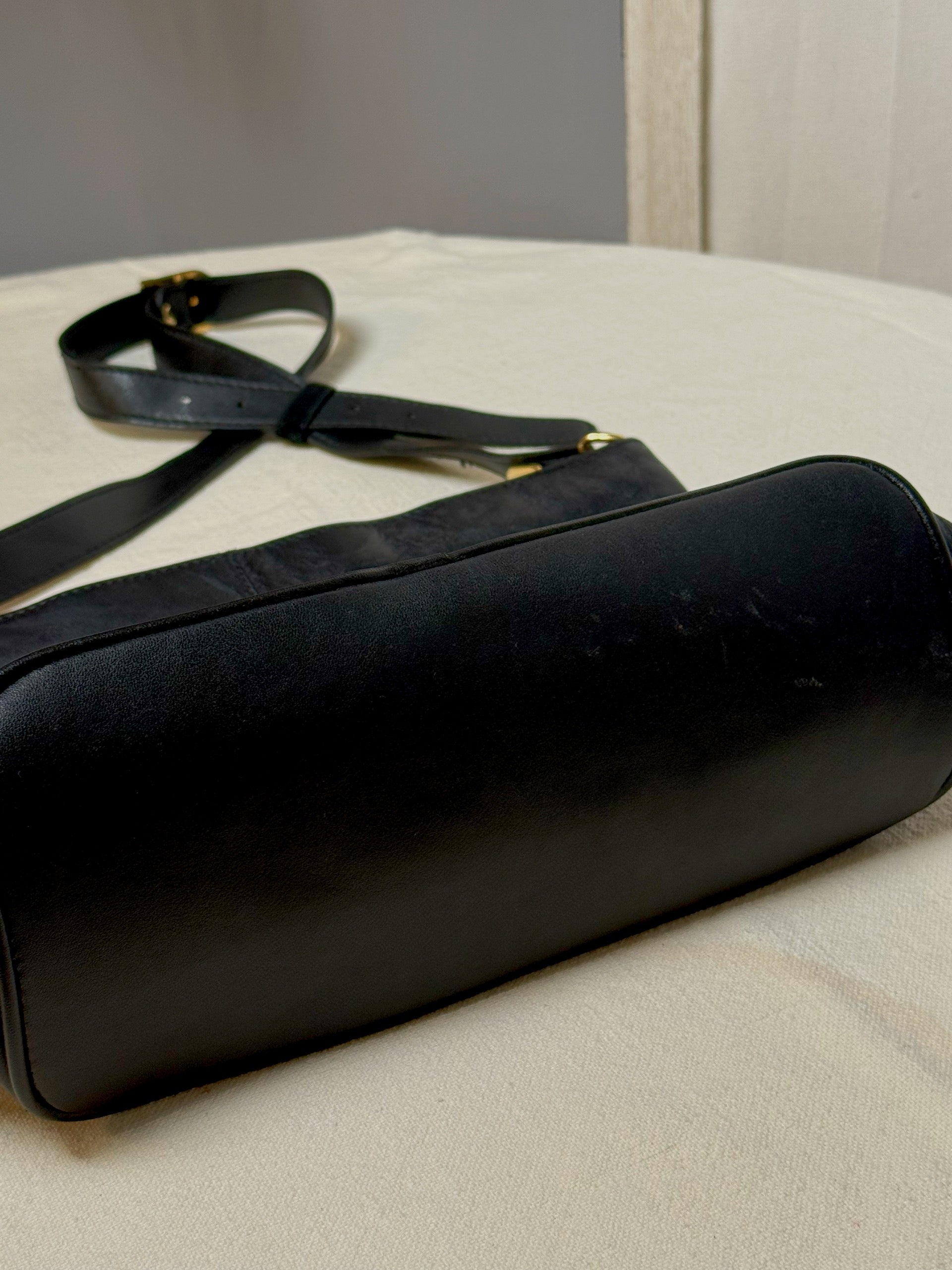 Sac moyen en cuir noir vintage