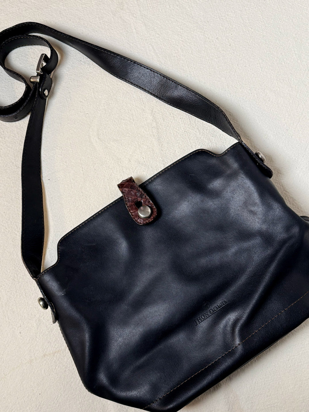 Sac moyen noir en cuir vintage