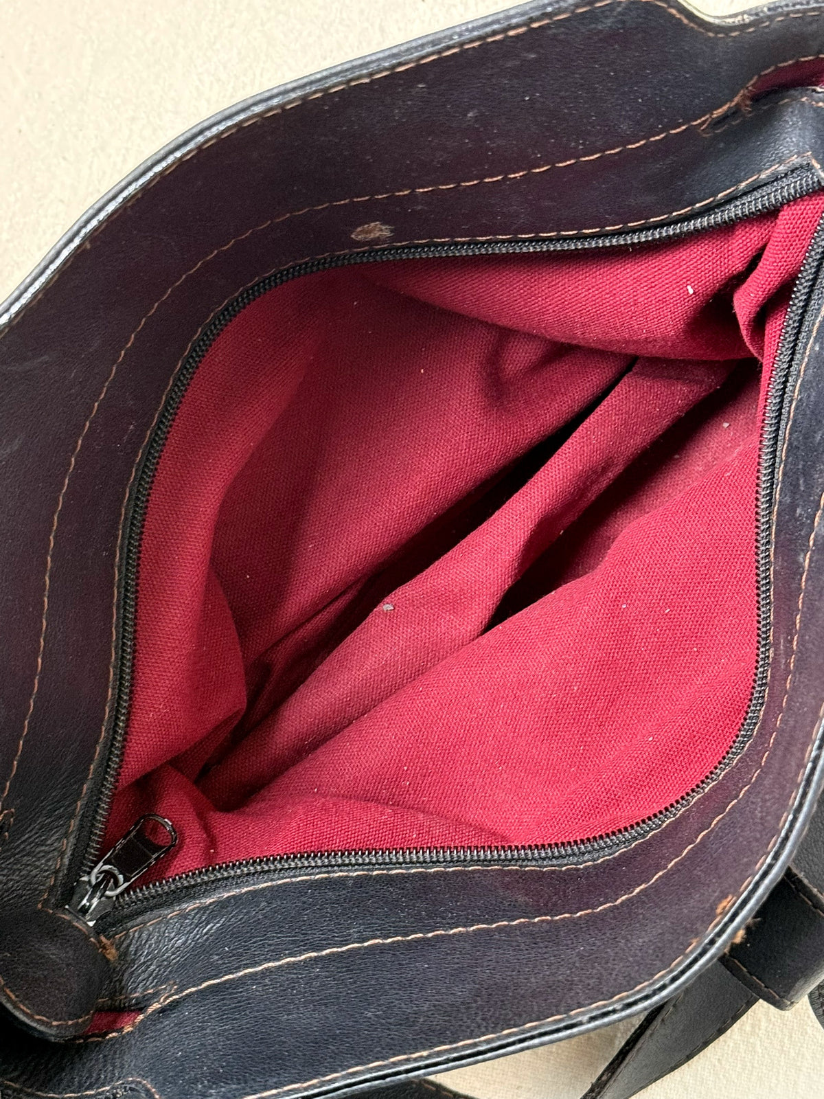 Sac moyen noir en cuir vintage