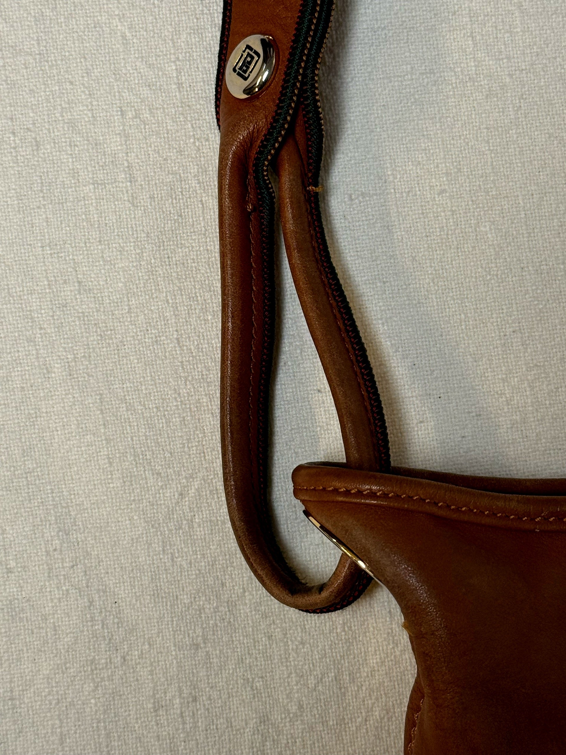 Mittlere Tasche aus weichem Vintage-Kamelleder