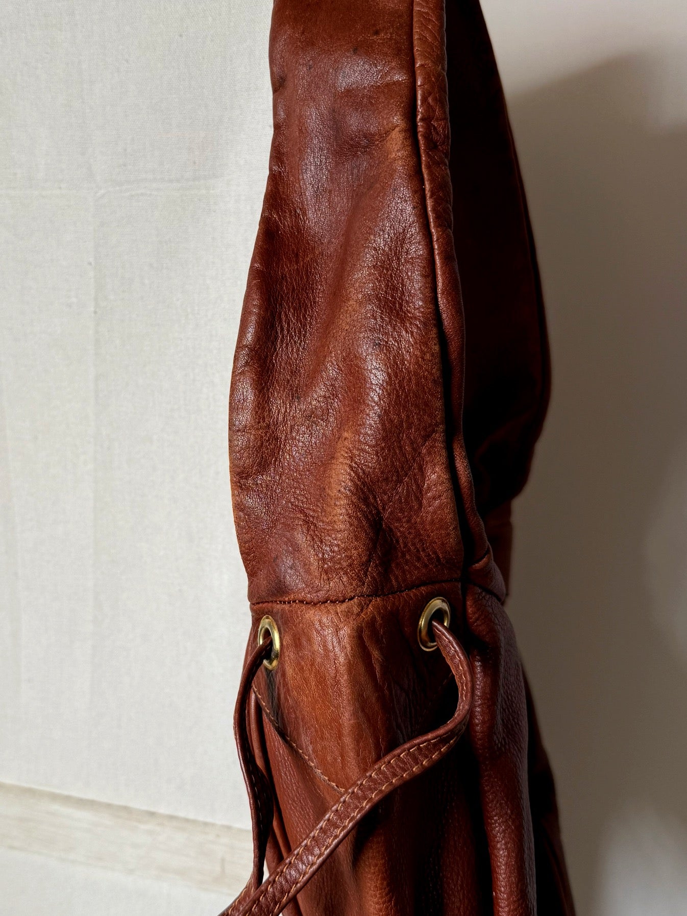 Sac besace moyen camel en cuir vintage