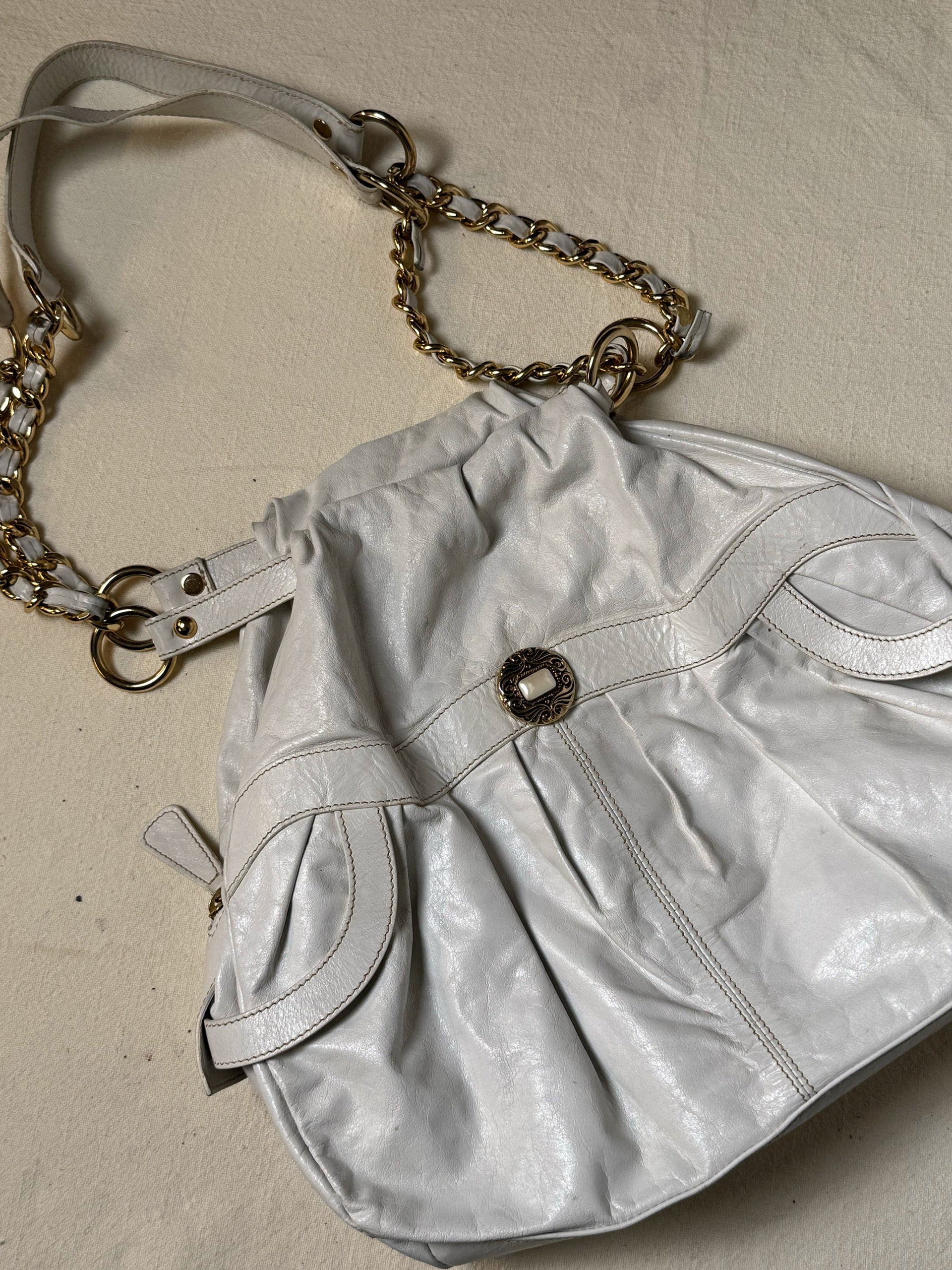 Sac moyen cuir blanc souple avec chaine vintage