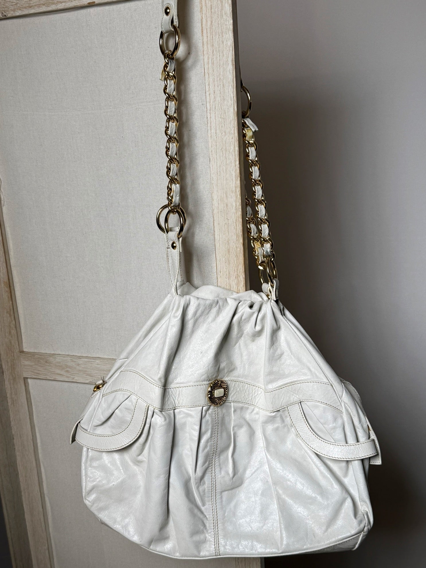 Sac moyen cuir blanc souple avec chaine vintage