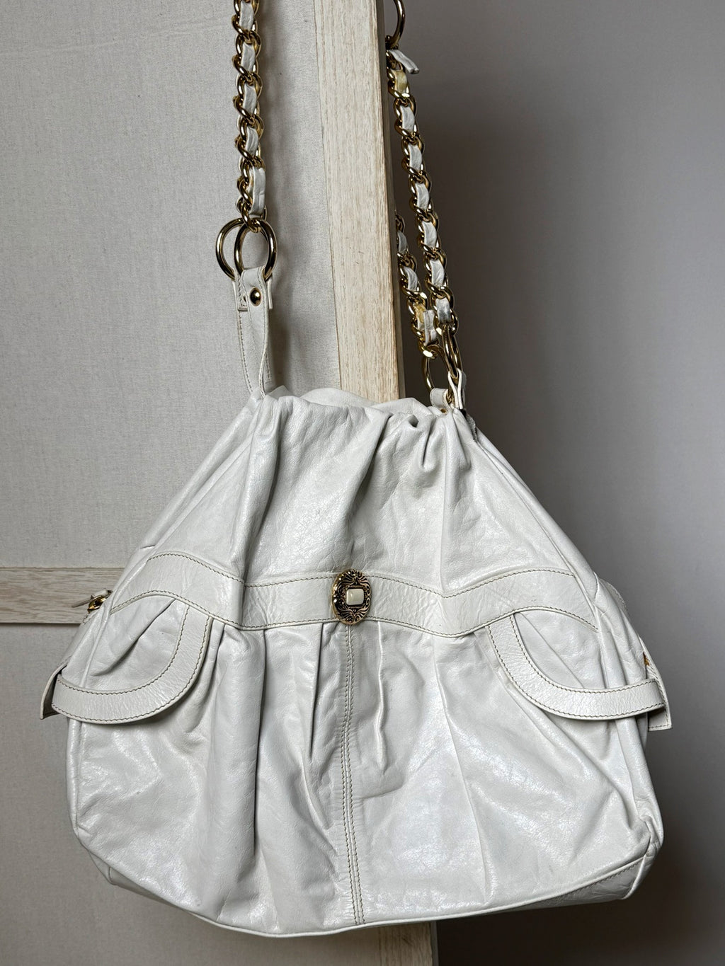 Sac moyen cuir blanc souple avec chaine vintage